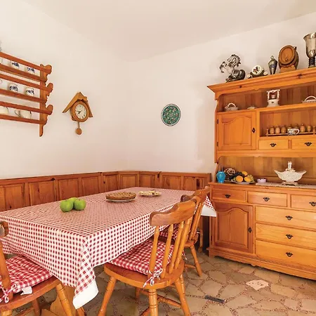 Apartment 2 Bedroom Lovely In