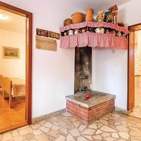 2 Bedroom Lovely In Apartment Pula