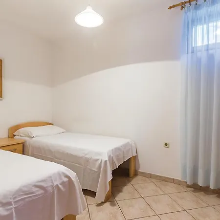 Apartment 2 Bedroom Lovely In