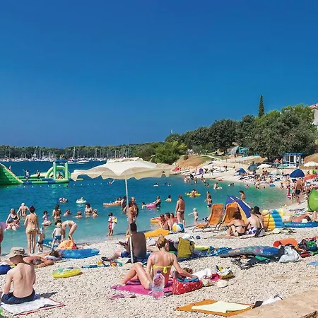 2 Bedroom Lovely In Apartment Pula