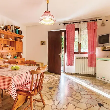 Apartmán 2 Bedroom Lovely In Pula