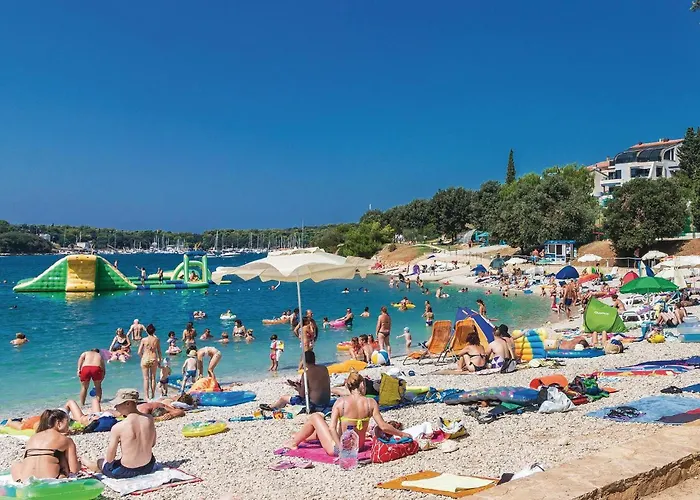 2 Bedroom Lovely In Apartman Pula