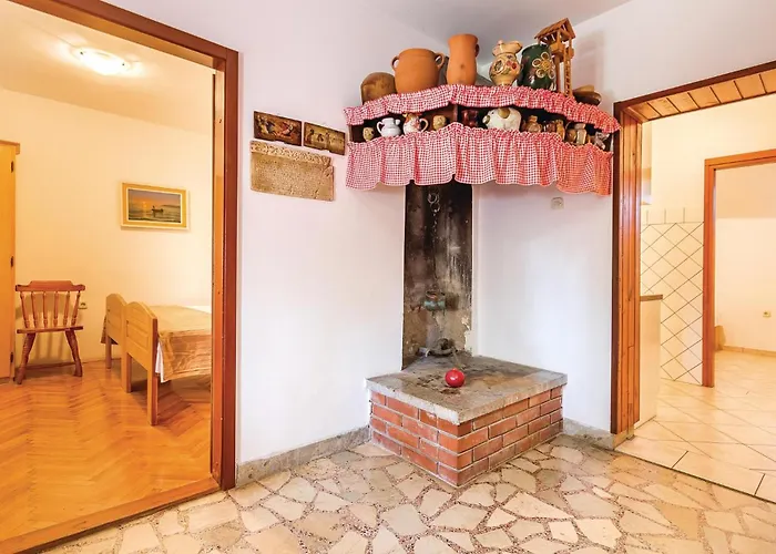 2 Bedroom Lovely In Apartman Pula