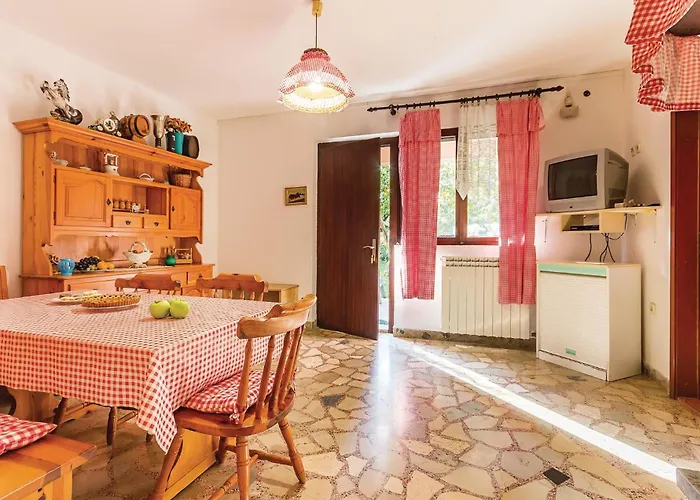Apartman 2 Bedroom Lovely In Pula