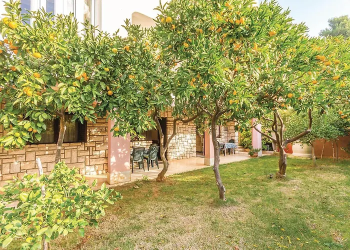 2 Bedroom Lovely In